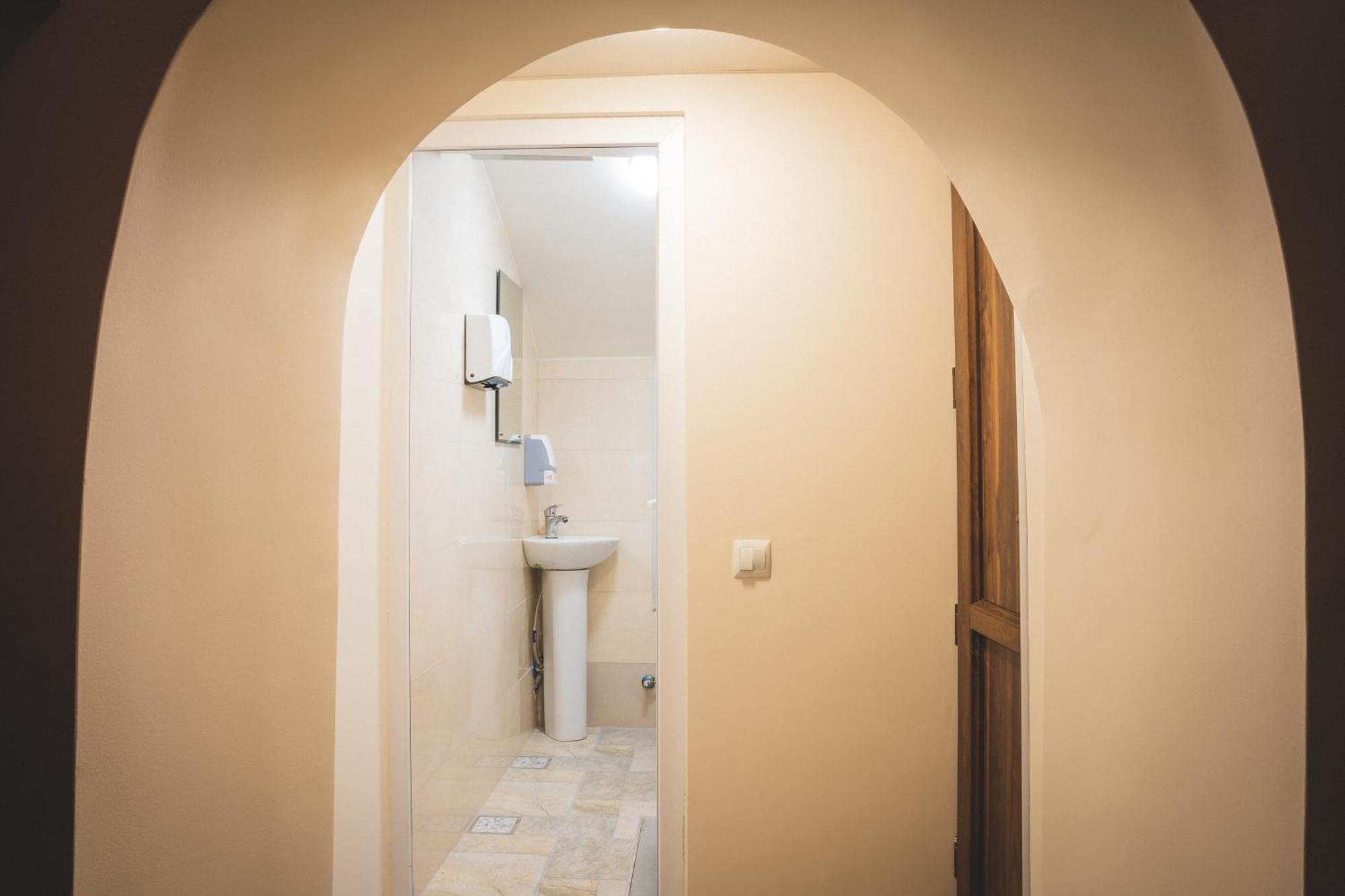 Hh Hotel Tbilisi Ngoại thất bức ảnh